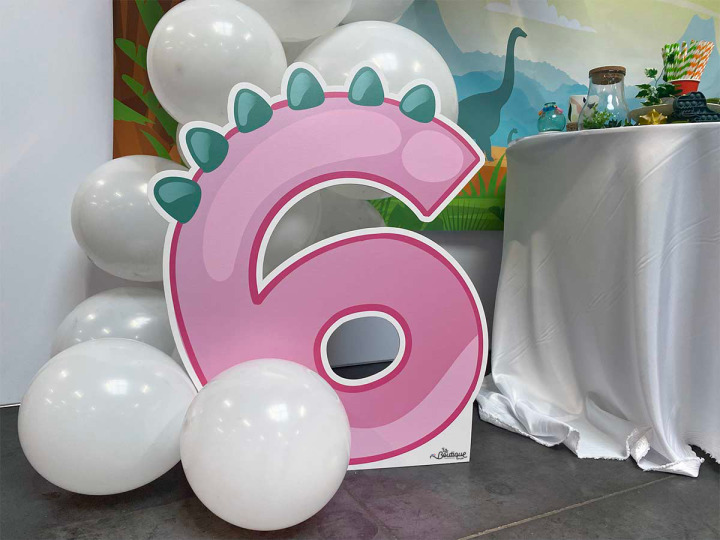 Chiffre décoratif dinosaure rose et vert au choix