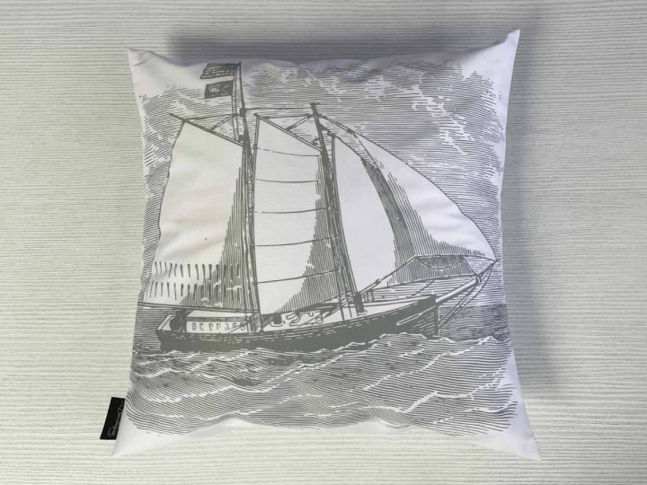 Coussin gravure bateau voilier