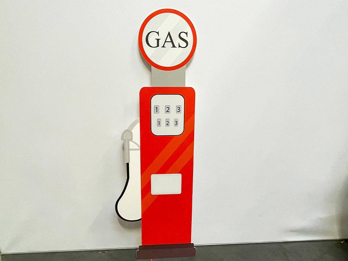 Pompe à essence rouge en carton - Décoration pour événement