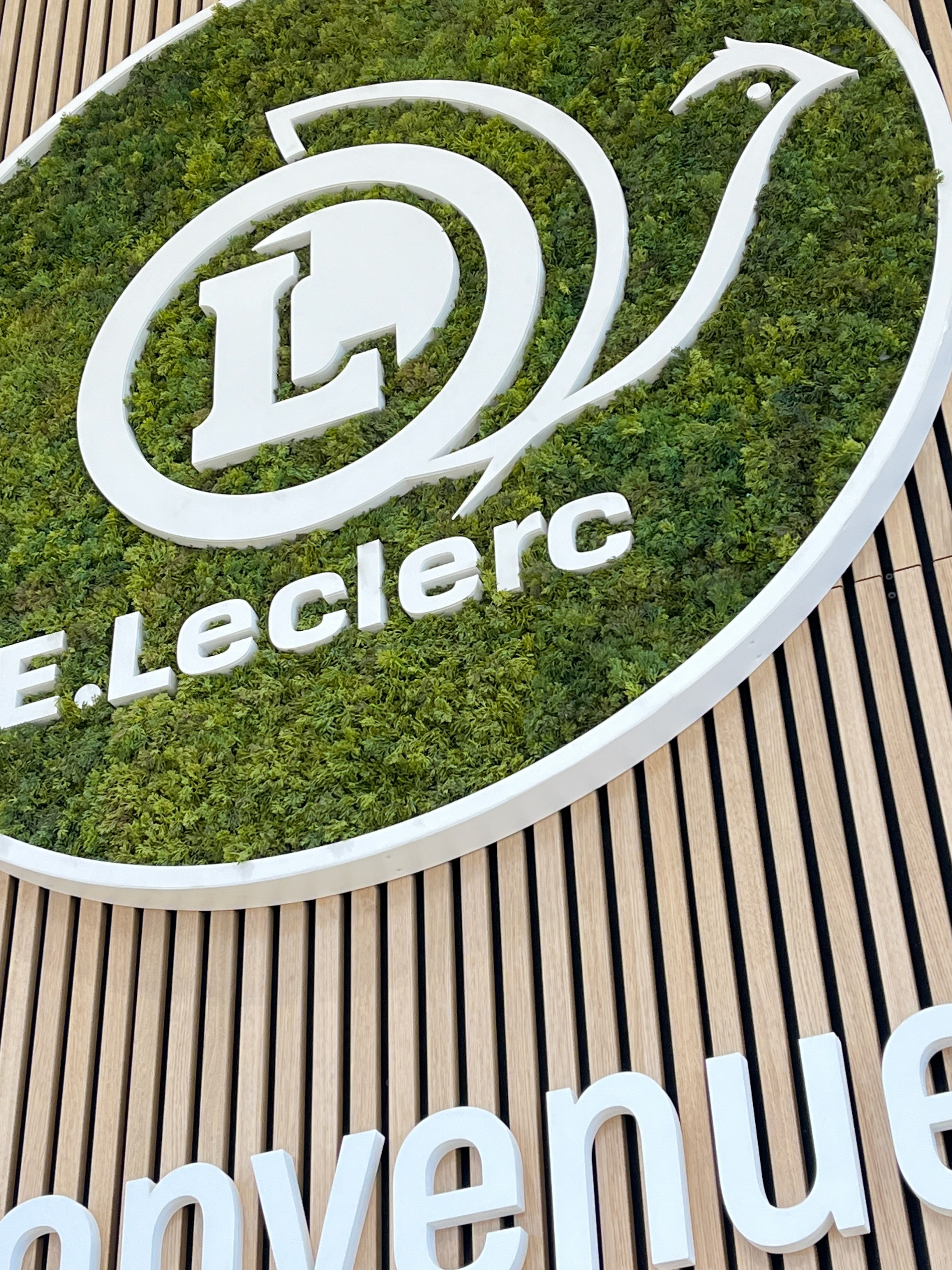 logo e.leclerc en pvc 10 mm avec de la verdure